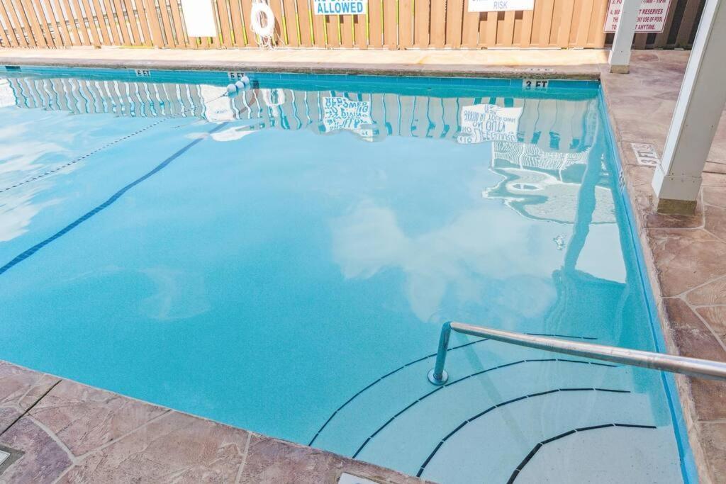 Right Across Beach Pool View Private Balcony By Zen Living Short Term Rental Myrtle Beach Zewnętrze zdjęcie