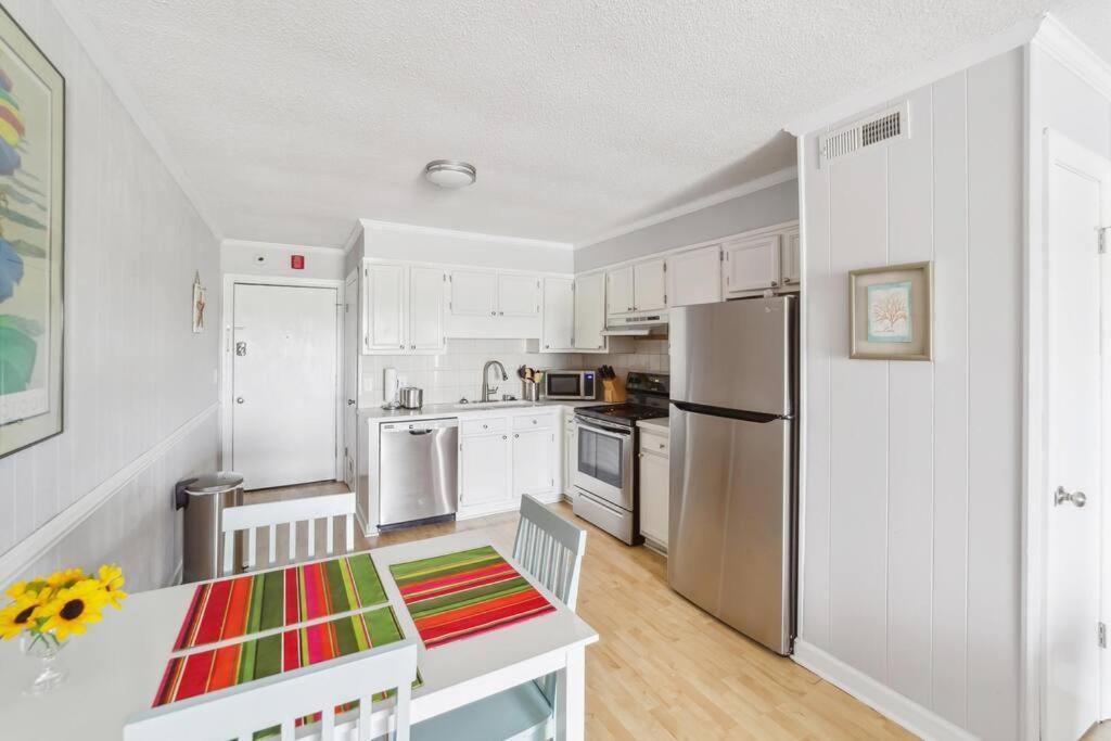 Right Across Beach Pool View Private Balcony By Zen Living Short Term Rental Myrtle Beach Zewnętrze zdjęcie