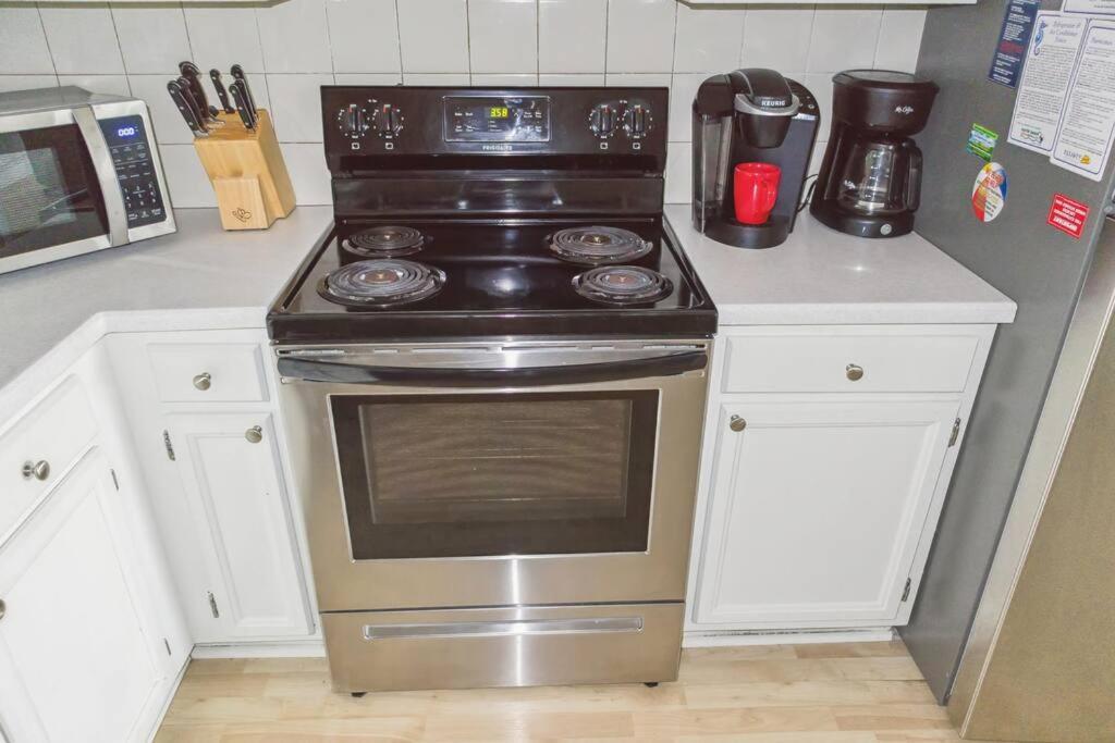 Right Across Beach Pool View Private Balcony By Zen Living Short Term Rental Myrtle Beach Zewnętrze zdjęcie